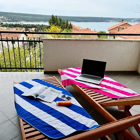 Apartment Stela In Karin Gornji Gornji Karin