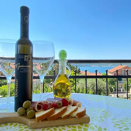 Stela In Karin Gornji Gornji Karin